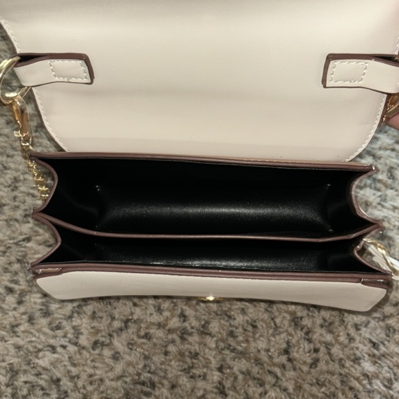 Apricot colored small square crossbody chain strap bag - Picture 8 of 8